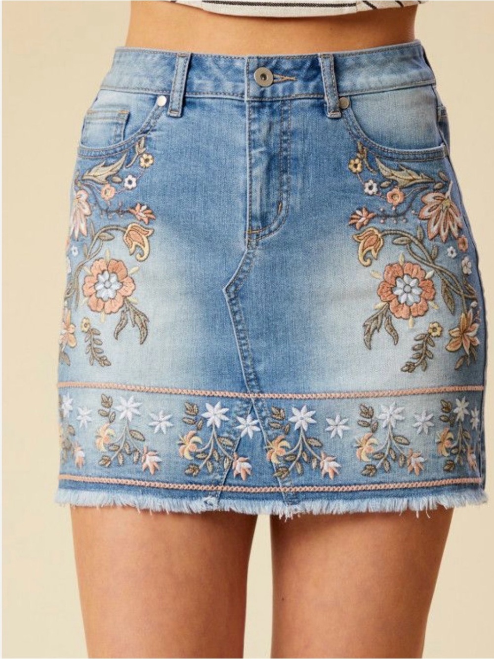 Altar'd State Floral Embroidered Denim Mini Skirt Medium Wash Raw Hem‎ Size S